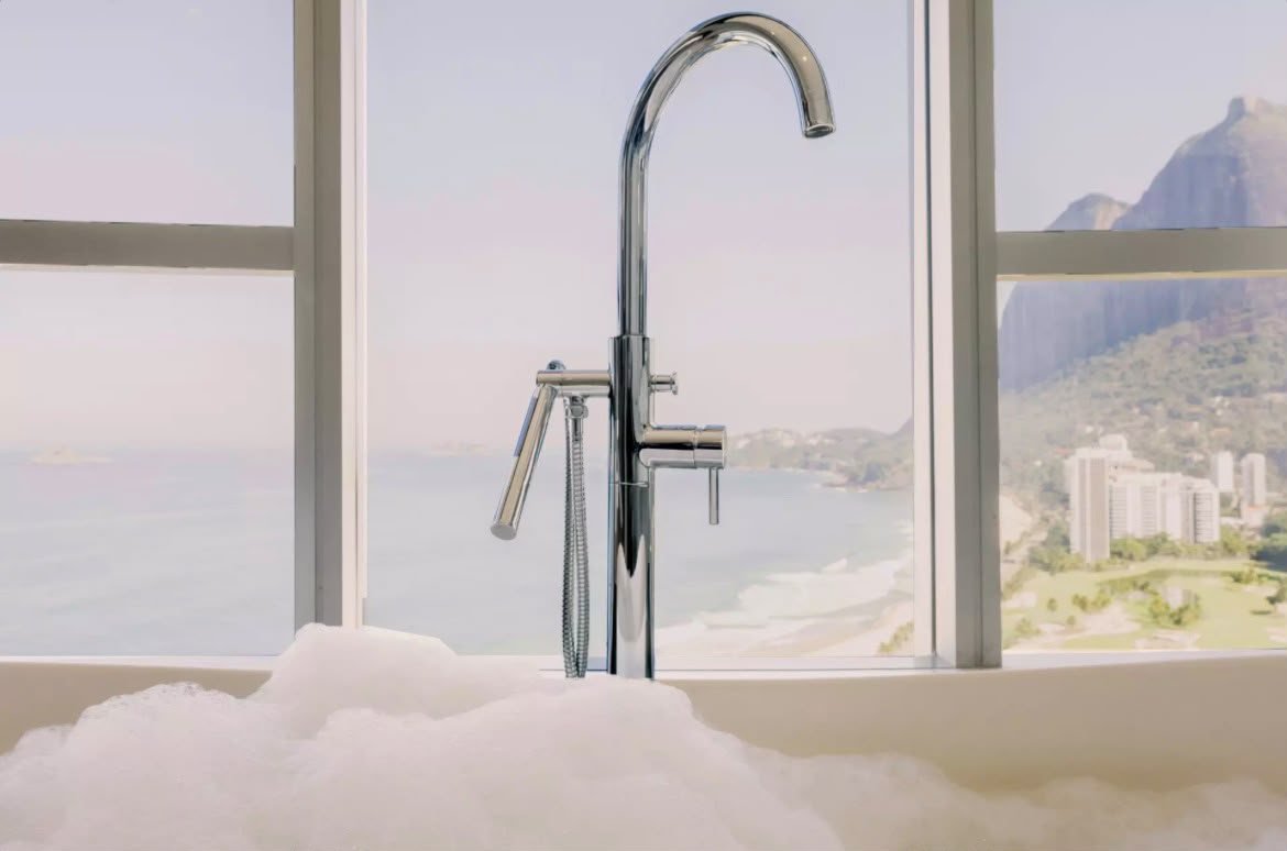 Nacional Suite — bathtub with ocean view