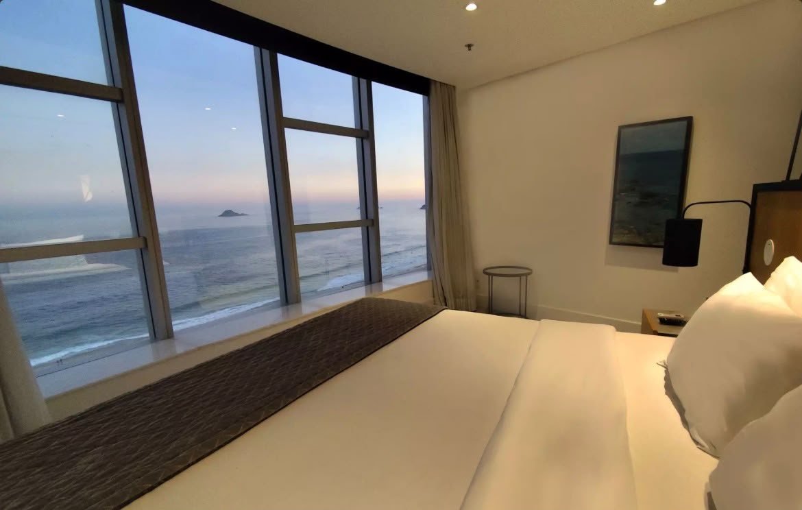 Sereia Suite — bedroom with ocean view